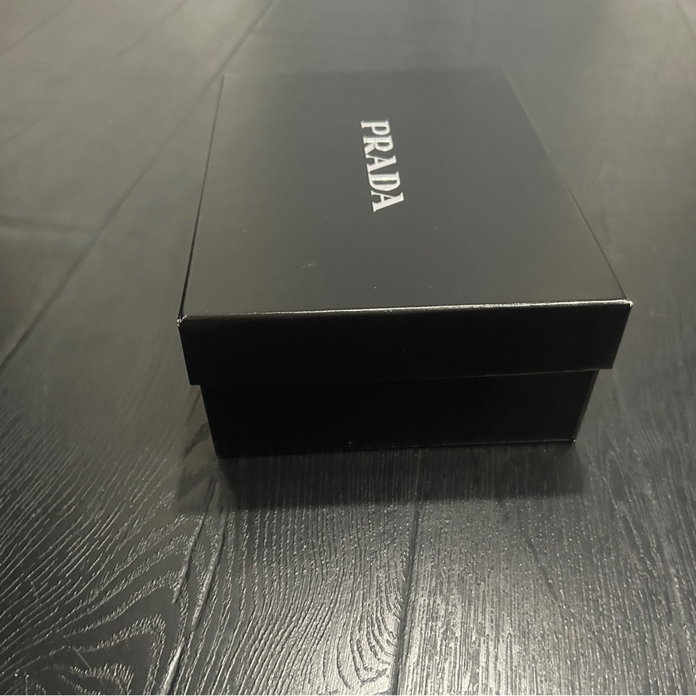 Prada box - Picture 2 of 6